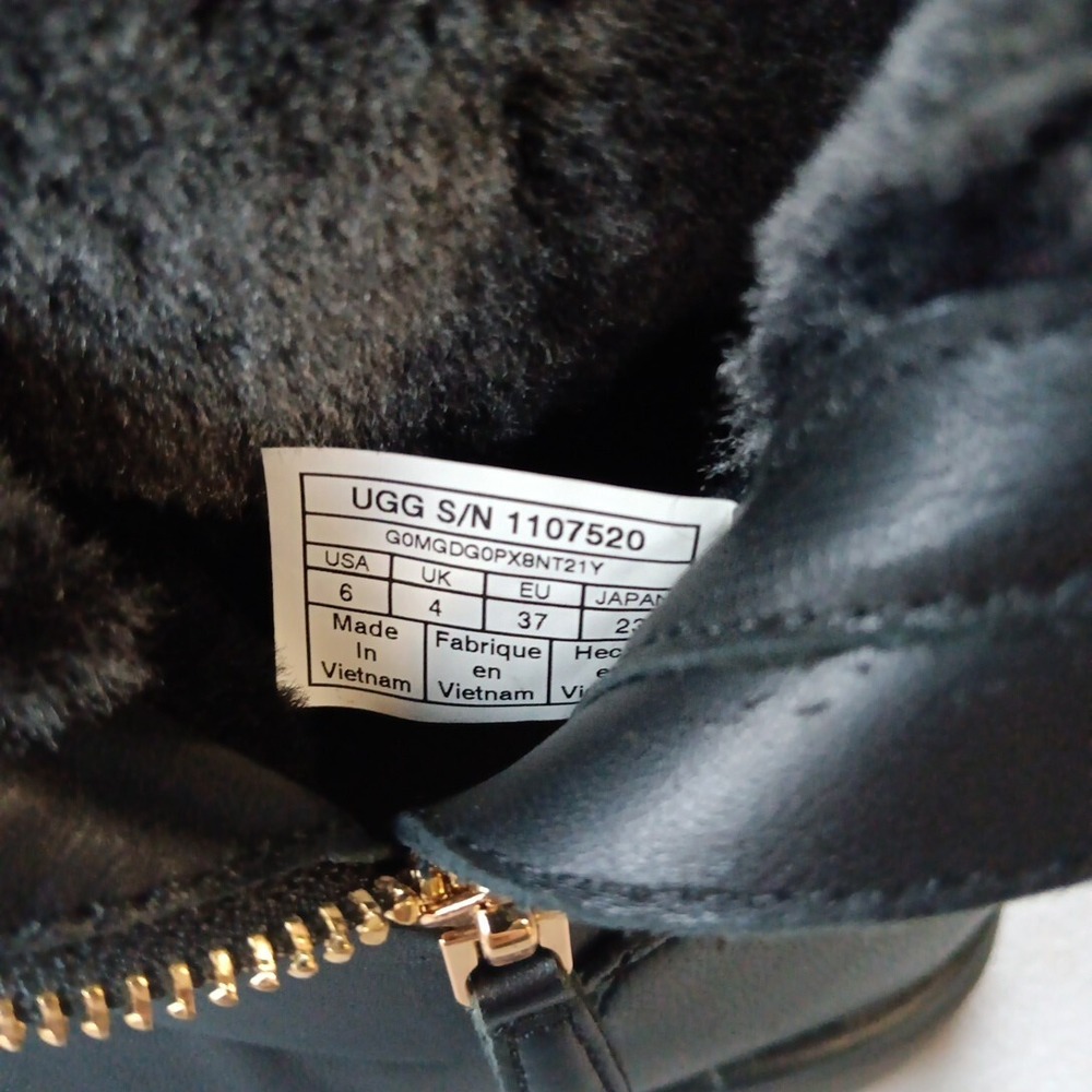 Ugg Berge Boot Womens 6 Short Fur Lined Black Equestrian Buckle Warm Booties - Picture 11 of 13